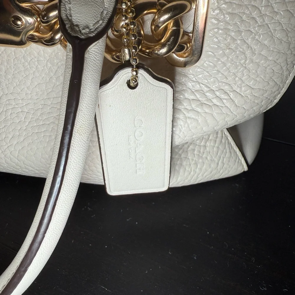 Coach Blake 25 Chalk White Pebbled Leather Crossbody Bag Gold Chain
